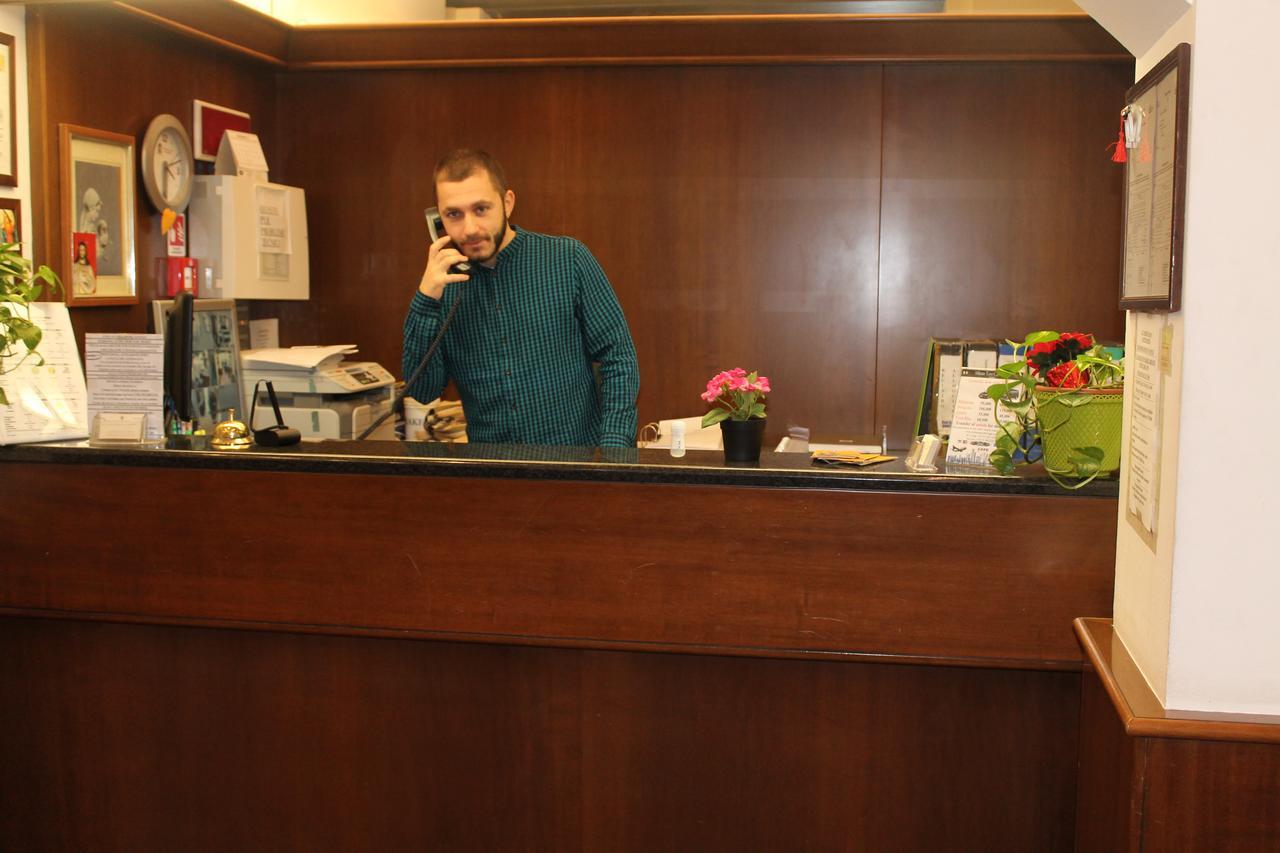 Hotel Catalani E Madrid ميلان المظهر الخارجي الصورة