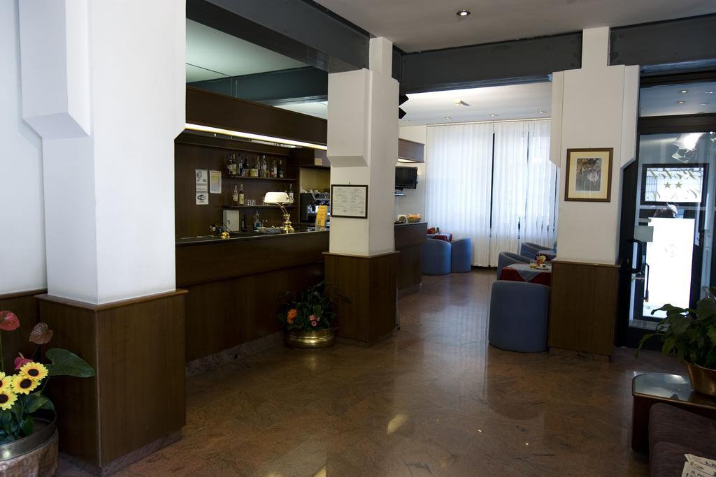 Hotel Catalani E Madrid ميلان المظهر الخارجي الصورة